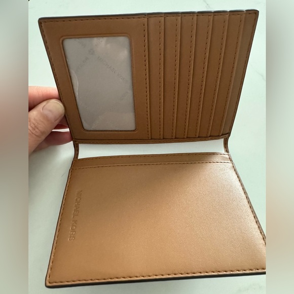 NWOT Michael Kors Canvas Jet Set Travel Passport Holder - Picture 3 of 5